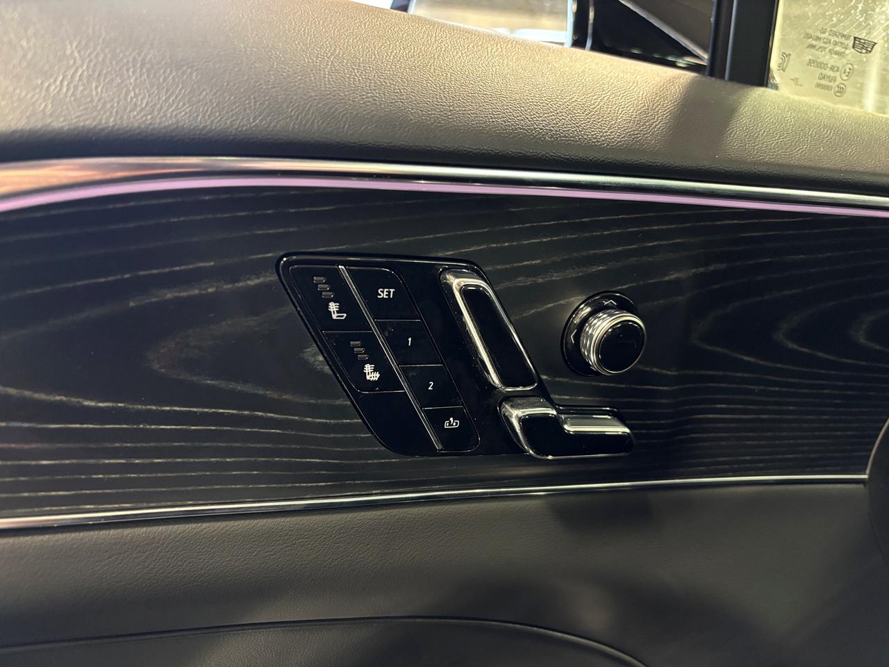 2024 Cadillac LYRIQ 450E|Luxury|1SC|RWD|AMBIENT|WOOD|CLUSTERNAV|360CAM Photo