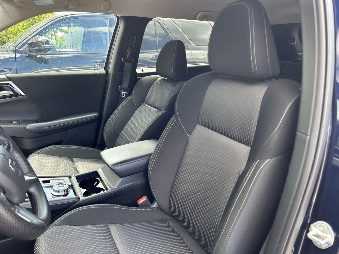 2024 Mitsubishi Outlander ES S-AWC Photo