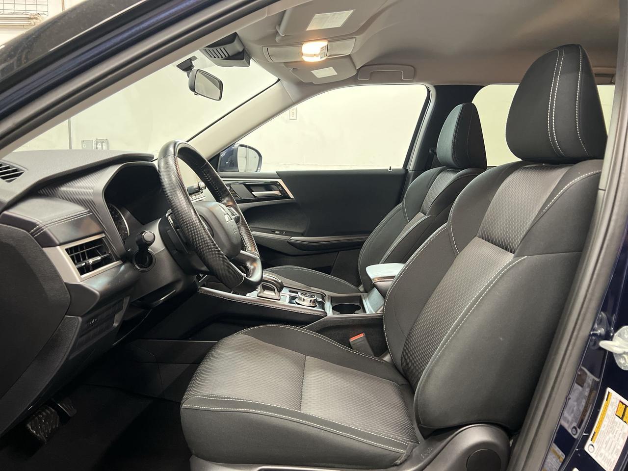 2024 Mitsubishi Outlander AWD | 7-PASS | HTD SEATS | CARPLAY | ALLOYS | A/C Photo