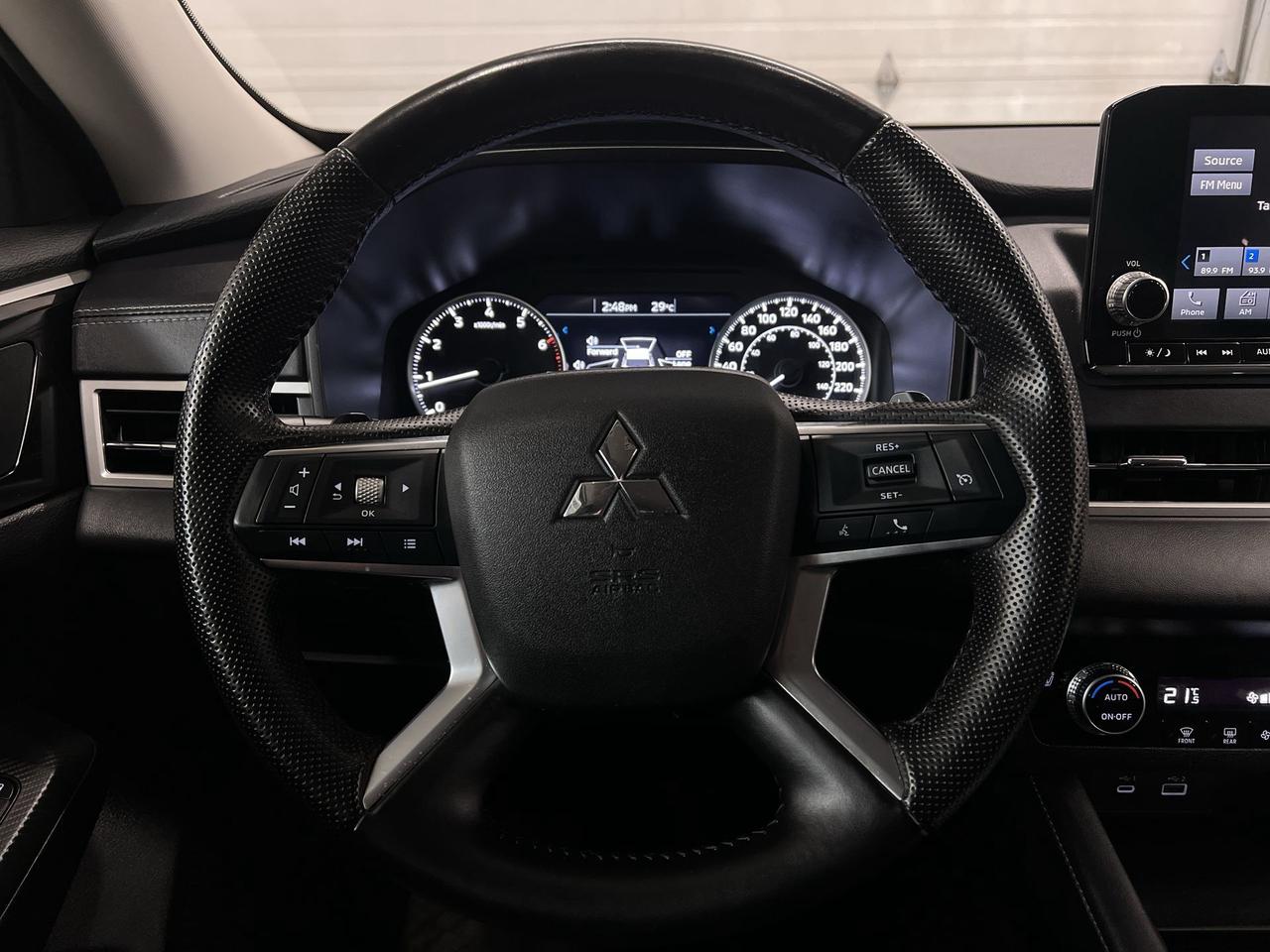 2024 Mitsubishi Outlander AWD | 7-PASS | HTD SEATS | CARPLAY | ALLOYS | A/C Photo