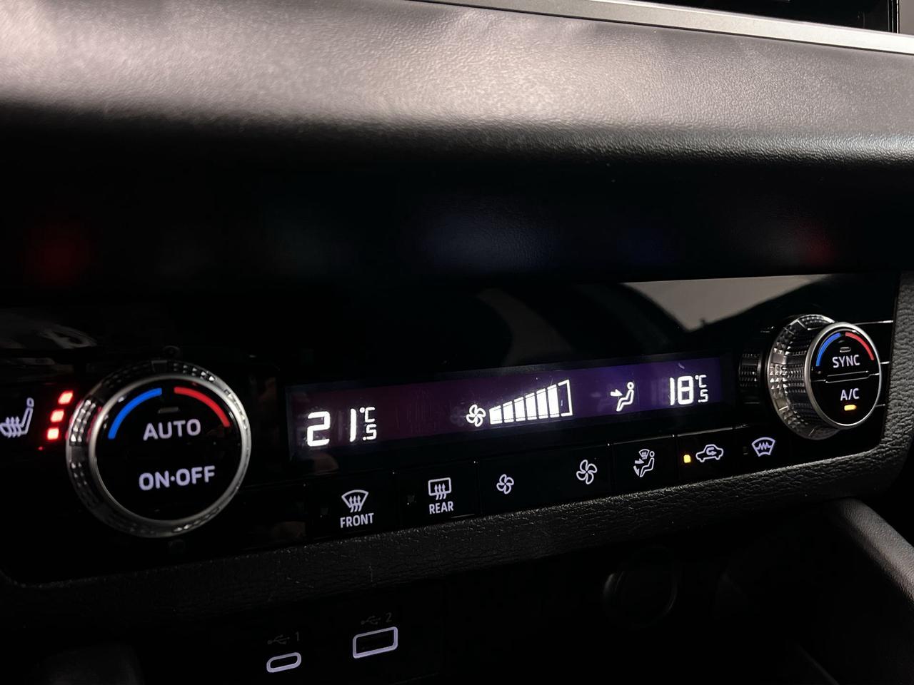 2024 Mitsubishi Outlander AWD | 7-PASS | HTD SEATS | CARPLAY | ALLOYS | A/C Photo