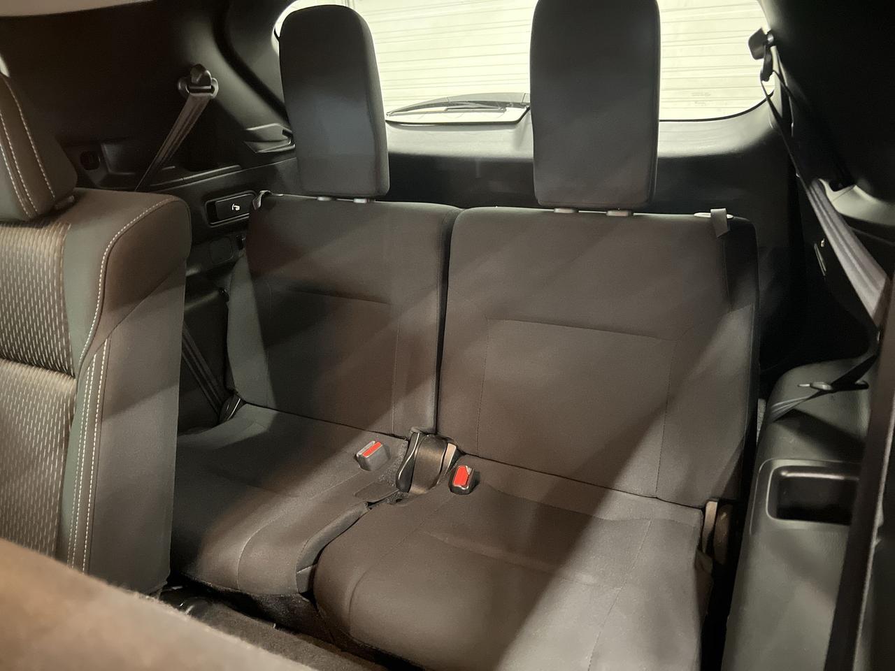 2024 Mitsubishi Outlander AWD | 7-PASS | HTD SEATS | CARPLAY | ALLOYS | A/C Photo