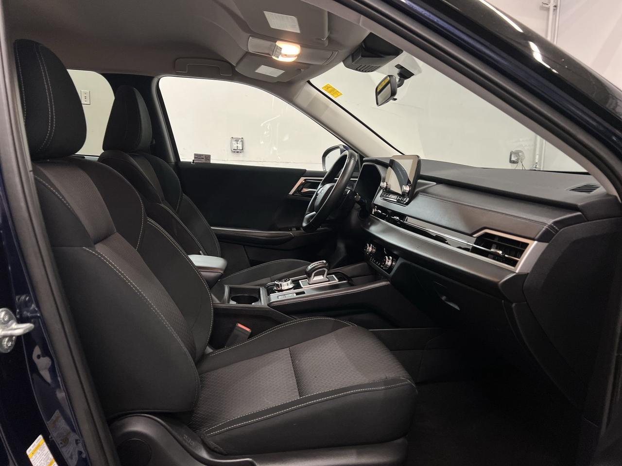 2024 Mitsubishi Outlander AWD | 7-PASS | HTD SEATS | CARPLAY | ALLOYS | A/C Photo