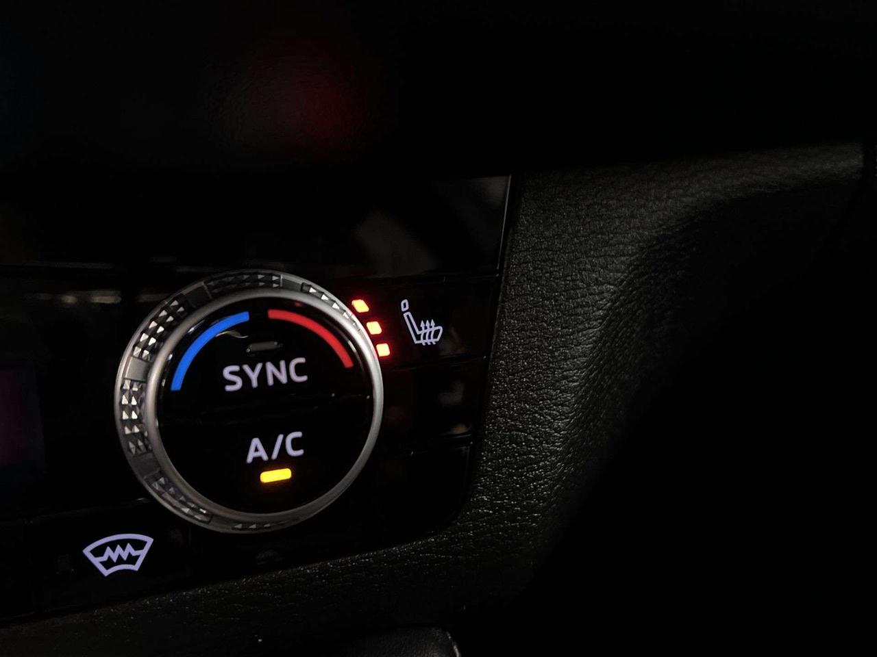 2024 Mitsubishi Outlander AWD | 7-PASS | HTD SEATS | CARPLAY | ALLOYS | A/C Photo