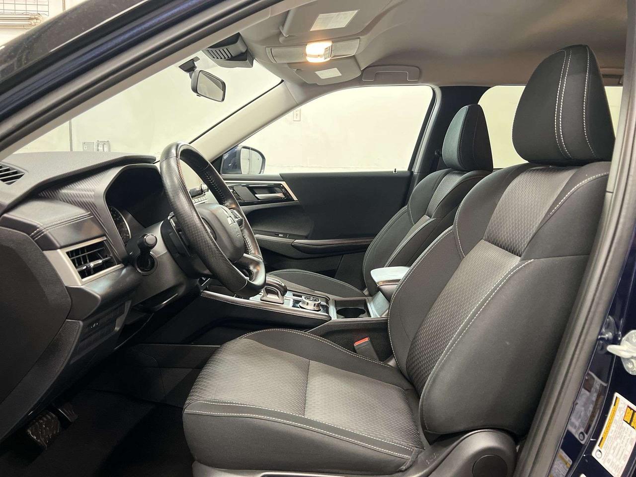 2024 Mitsubishi Outlander AWD | 7-PASS | HTD SEATS | CARPLAY | ALLOYS | A/C Photo