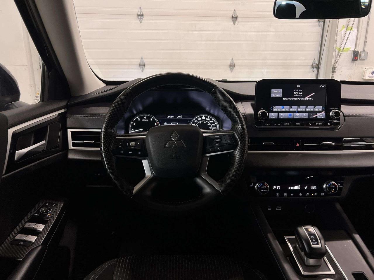 2024 Mitsubishi Outlander AWD | 7-PASS | HTD SEATS | CARPLAY | ALLOYS | A/C Photo