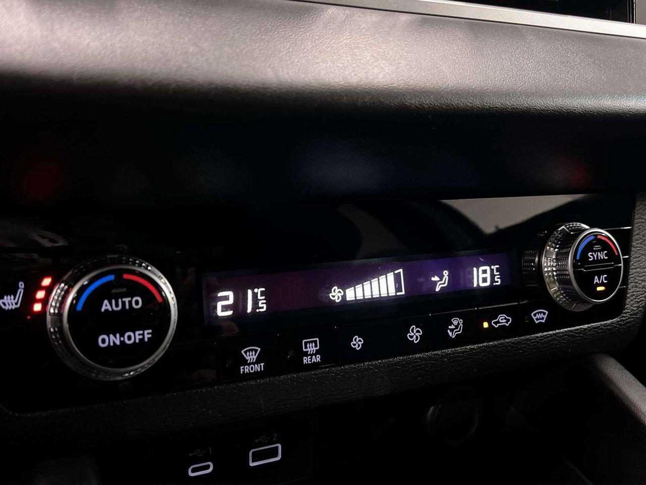 2024 Mitsubishi Outlander AWD | 7-PASS | HTD SEATS | CARPLAY | ALLOYS | A/C Photo