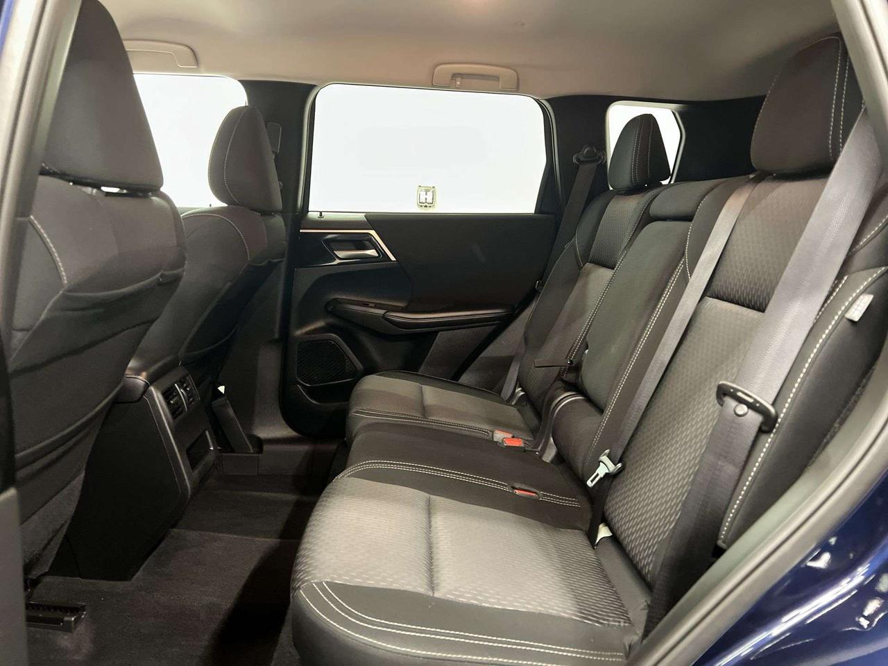 2024 Mitsubishi Outlander AWD | 7-PASS | HTD SEATS | CARPLAY | ALLOYS | A/C Photo