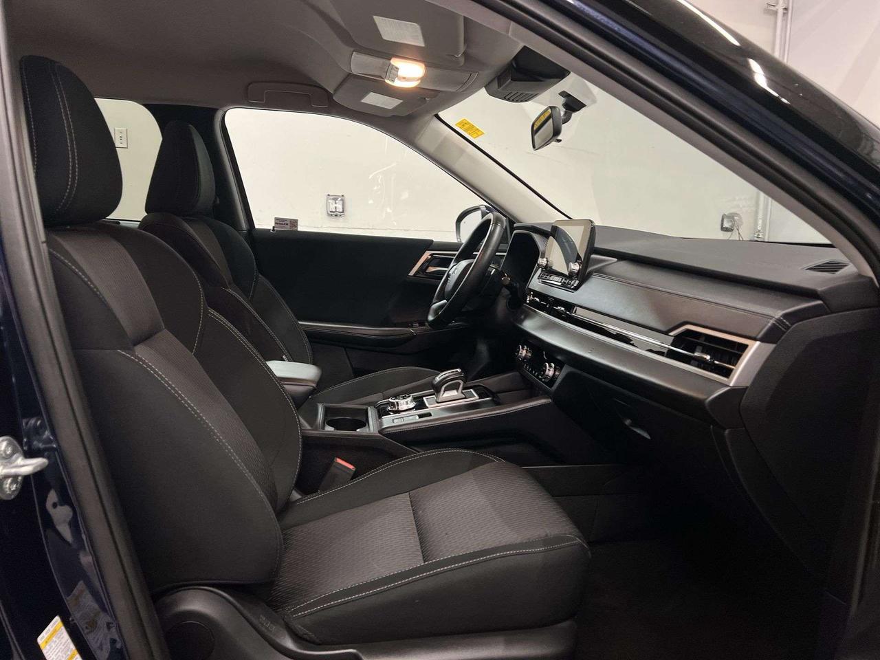 2024 Mitsubishi Outlander AWD | 7-PASS | HTD SEATS | CARPLAY | ALLOYS | A/C Photo