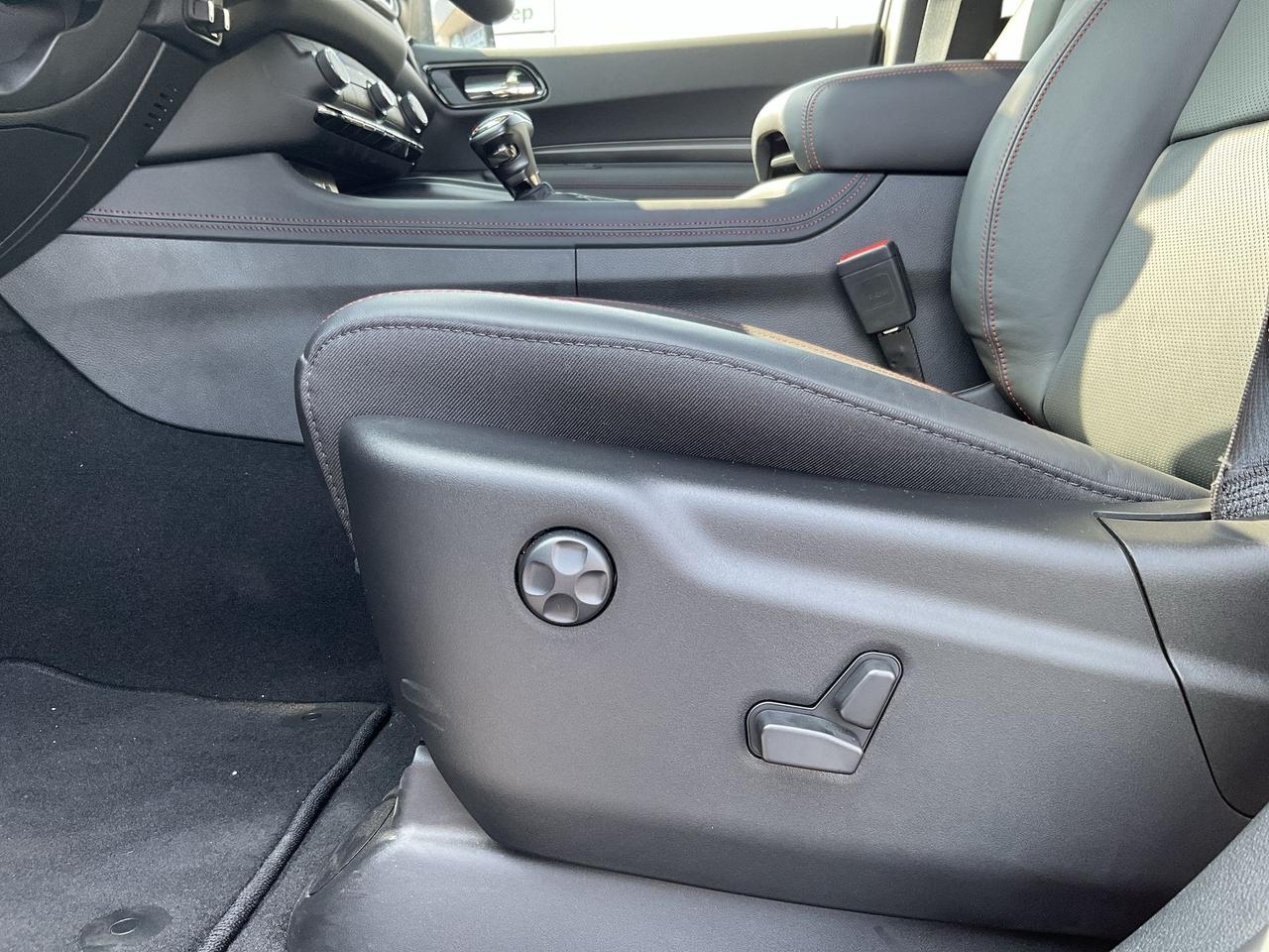 2023 Dodge Durango LEATHER / NAV / RMT START / BUCKET SEATS Photo