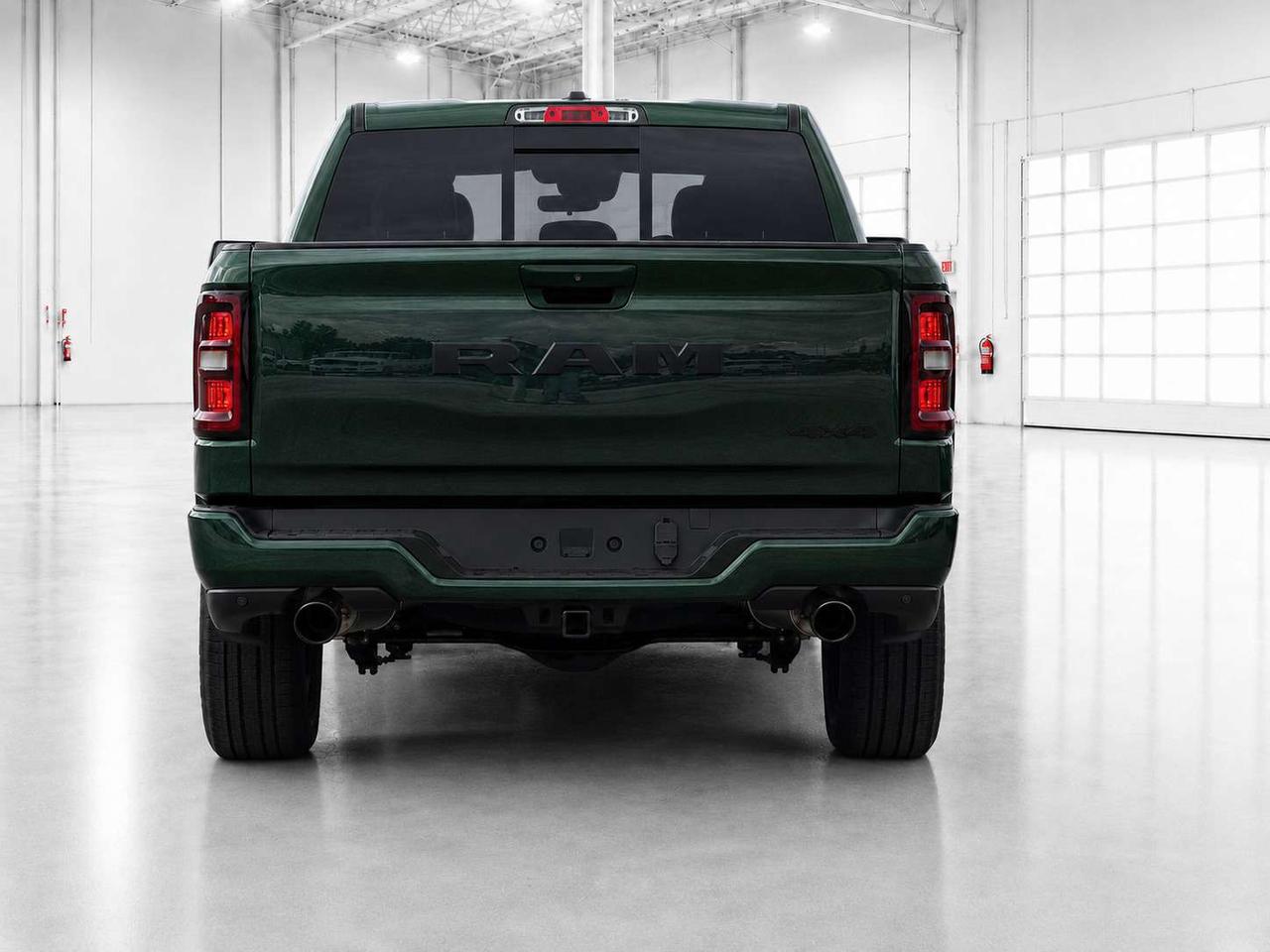 2026 RAM 1500 EXPRESS | Blackout | Remote Starter | 20" Wheels Photo4