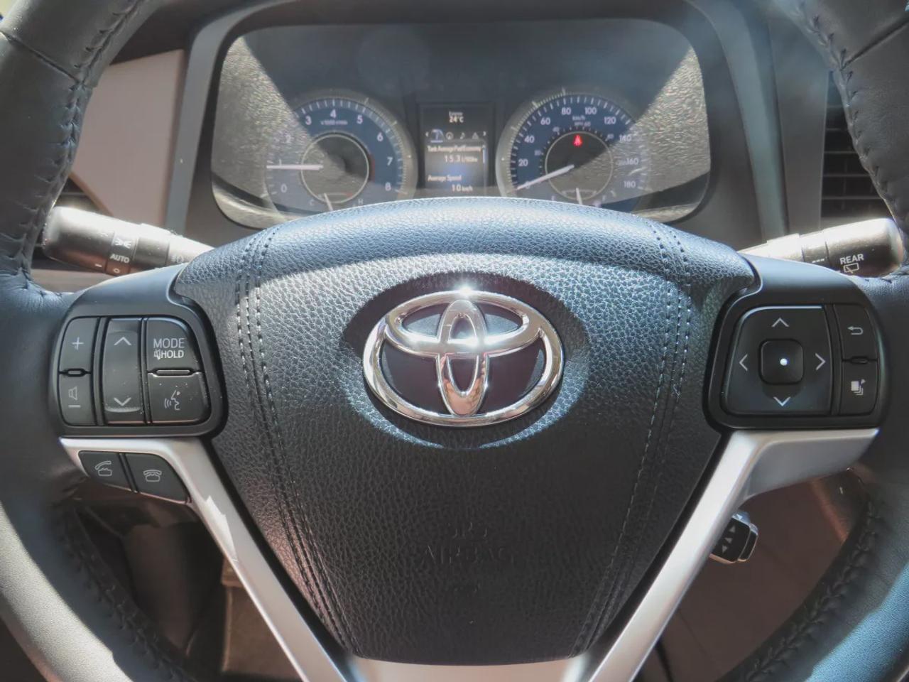 2015 Toyota Sienna Limited | Clean Carfax Report | 7 Passenger | Leather | Navigation | Sunroof | DVD Entertainment System | Photo