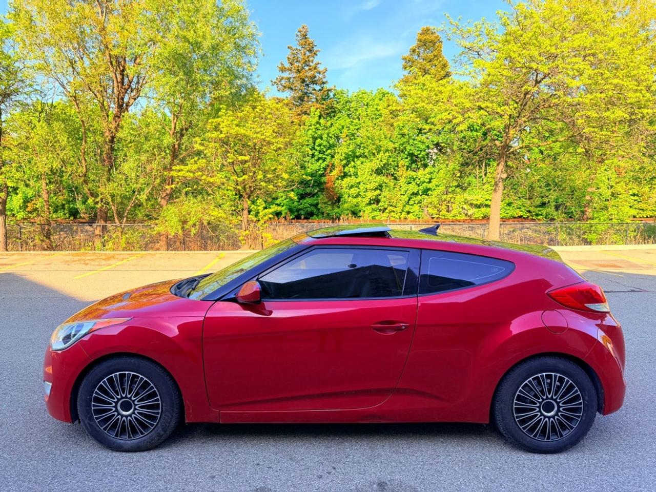2013 Hyundai Veloster Base 3dr Hatchback Automatic Photo
