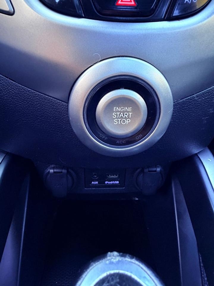2013 Hyundai Veloster Base 3dr Hatchback Automatic Photo