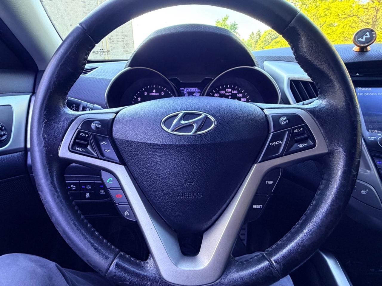 2013 Hyundai Veloster Base 3dr Hatchback Automatic Photo
