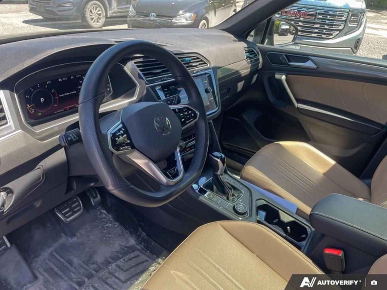 2024 Volkswagen Tiguan Comfortline R-Line Black Edition  COMFORTLINE, RLINE 4MOTION Photo