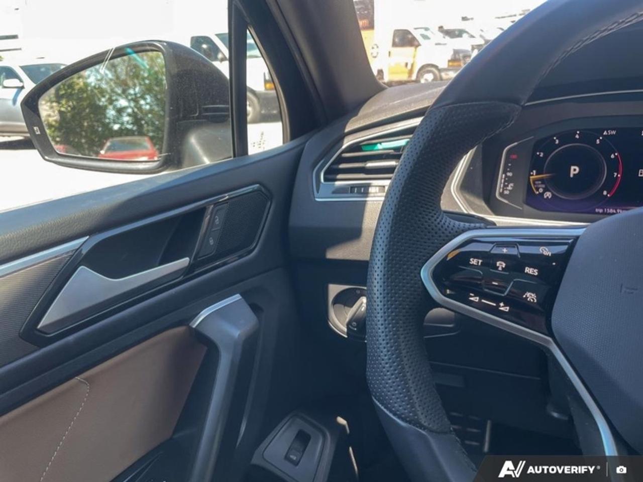 2024 Volkswagen Tiguan Comfortline R-Line Black Edition  COMFORTLINE, RLINE 4MOTION Photo