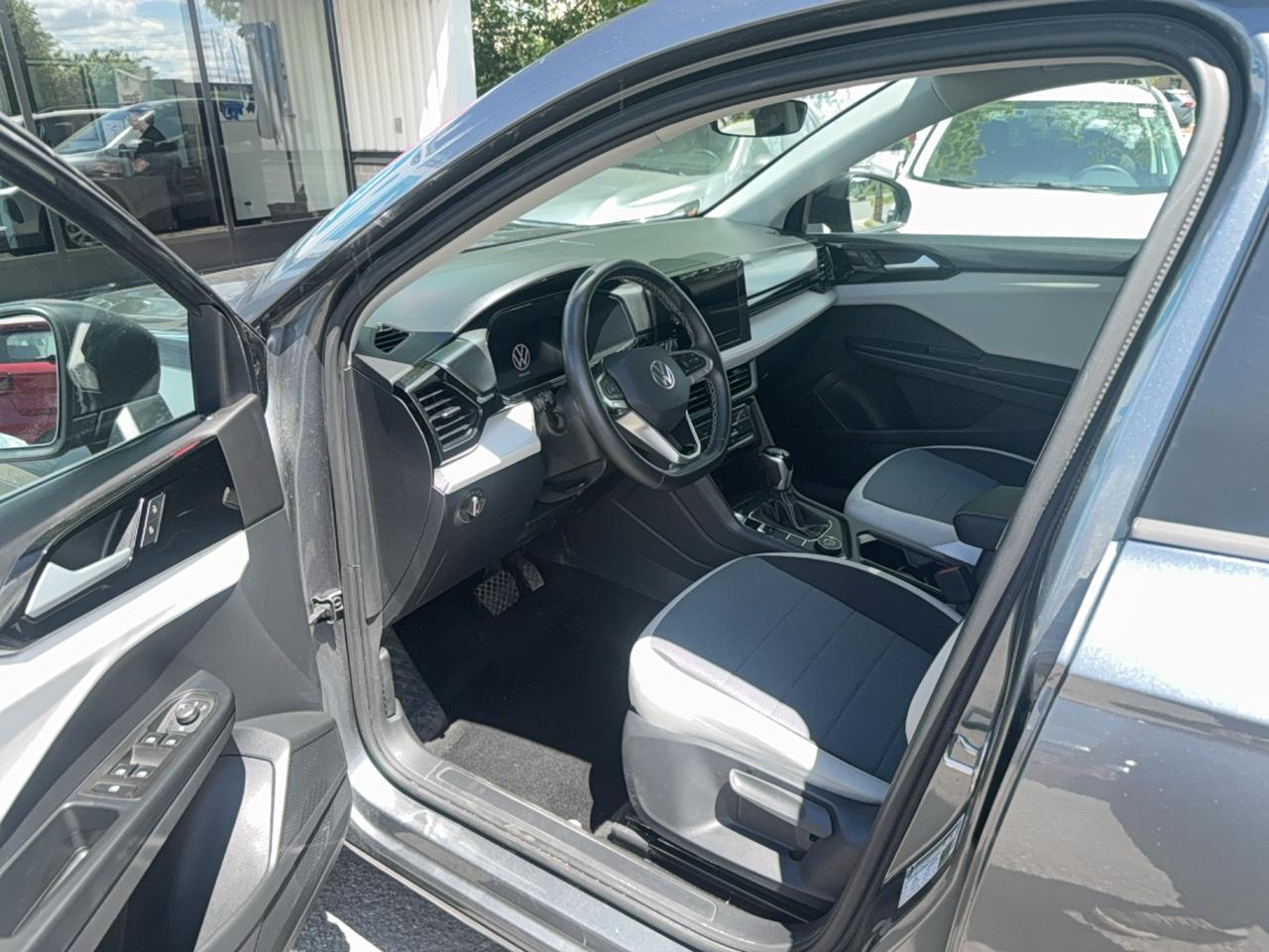 2025 Volkswagen Taos Trendline Photo