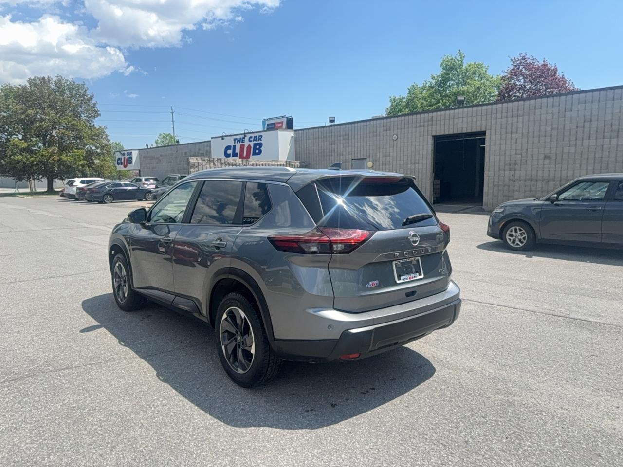 2025 Nissan Rogue SV MOONROOF