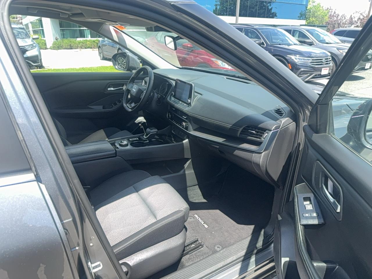 2025 Nissan Rogue SV MOONROOF