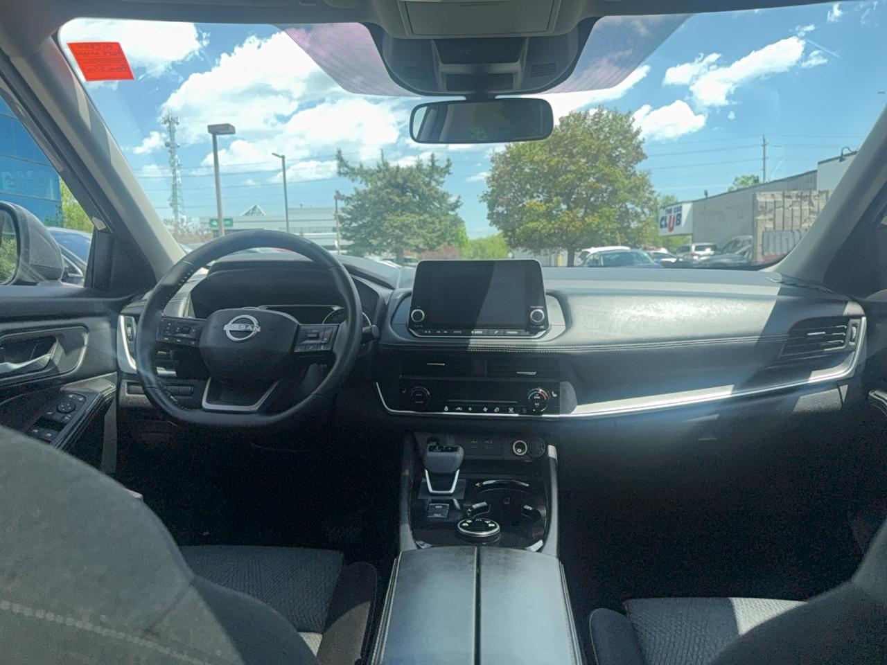 2025 Nissan Rogue SV MOONROOF Photo