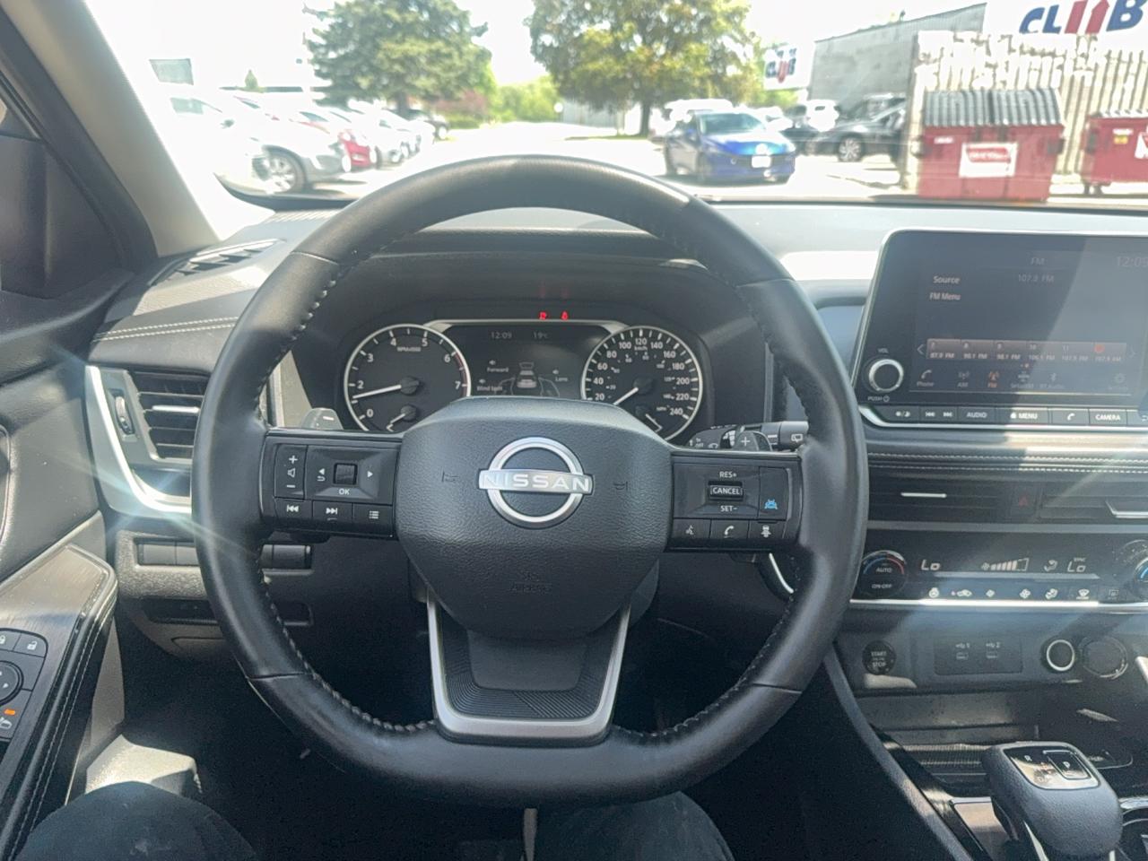 2025 Nissan Rogue SV MOONROOF Photo