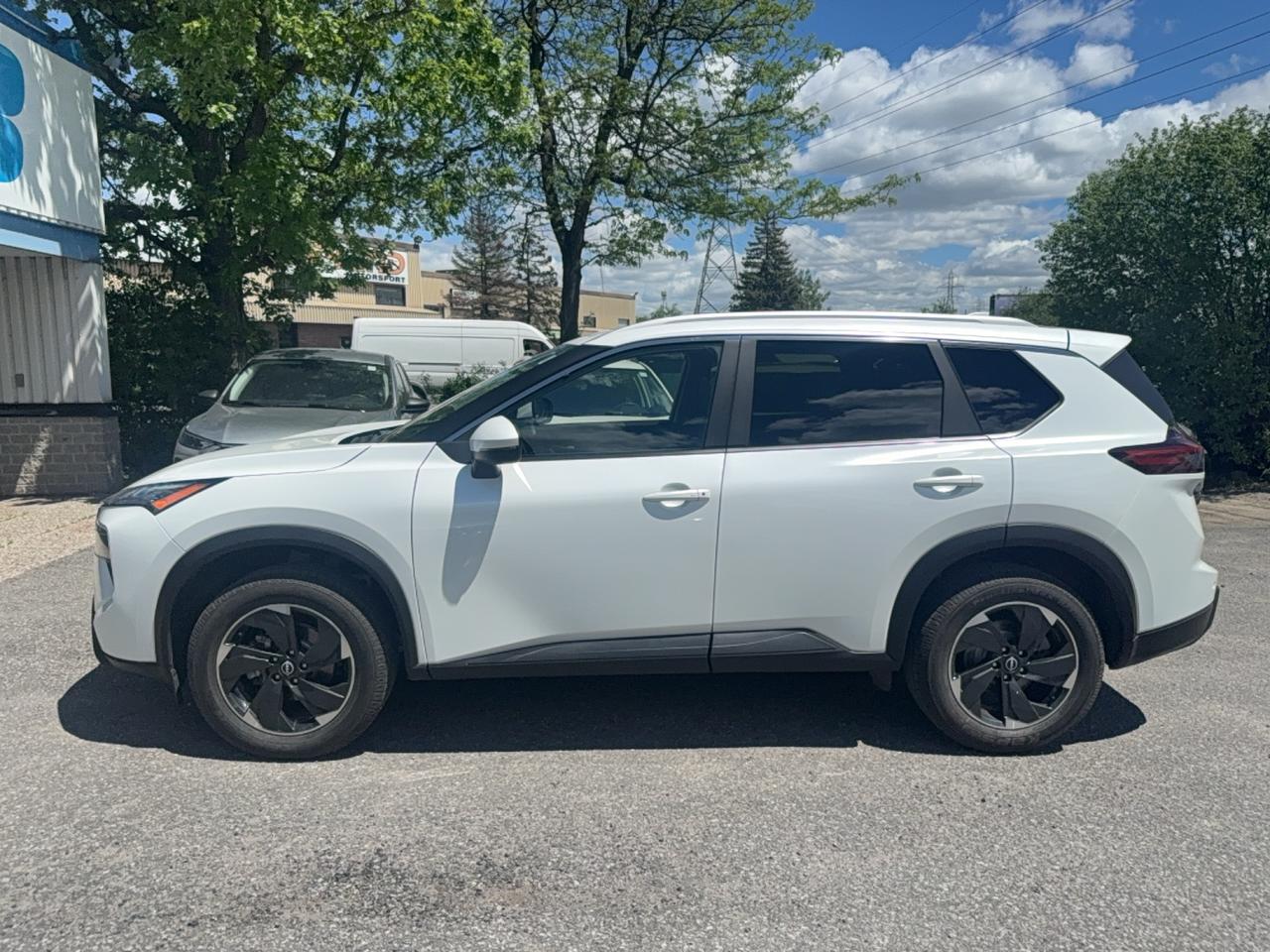 2025 Nissan Rogue SV MOONROOF