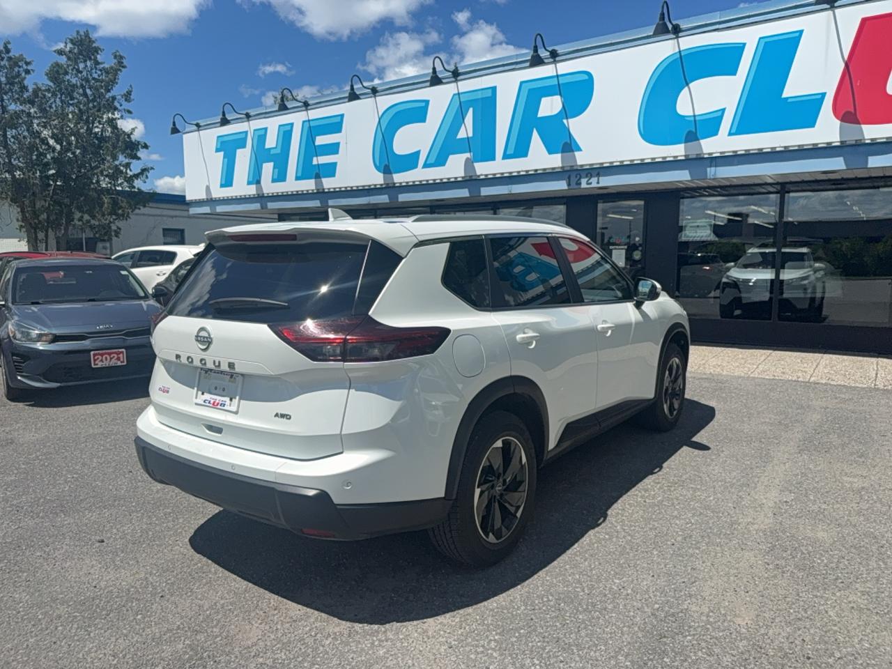 2025 Nissan Rogue SV MOONROOF