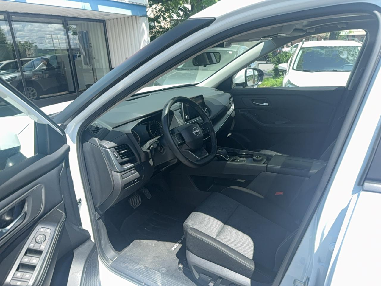 2025 Nissan Rogue SV MOONROOF Photo