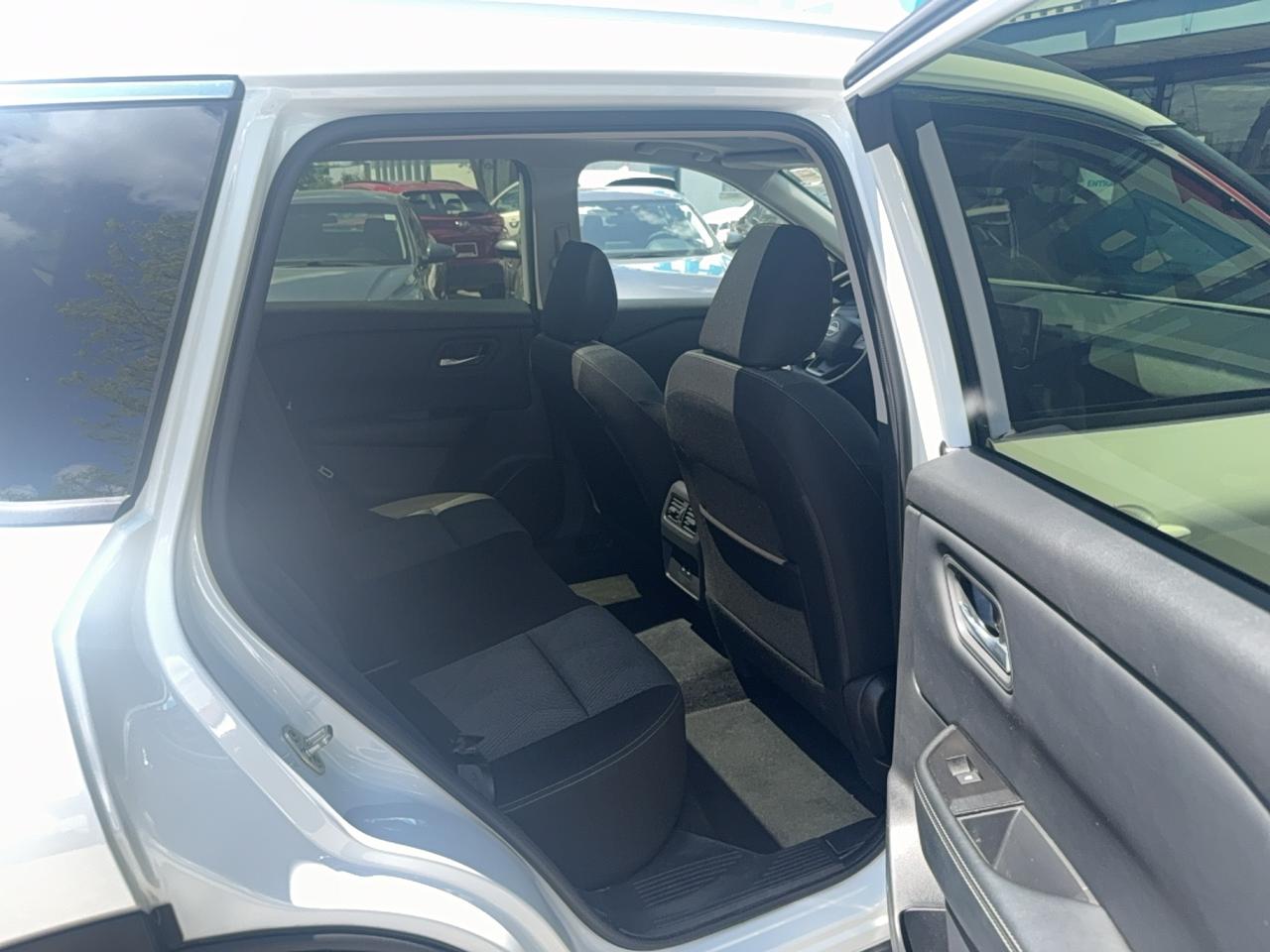 2025 Nissan Rogue SV MOONROOF Photo