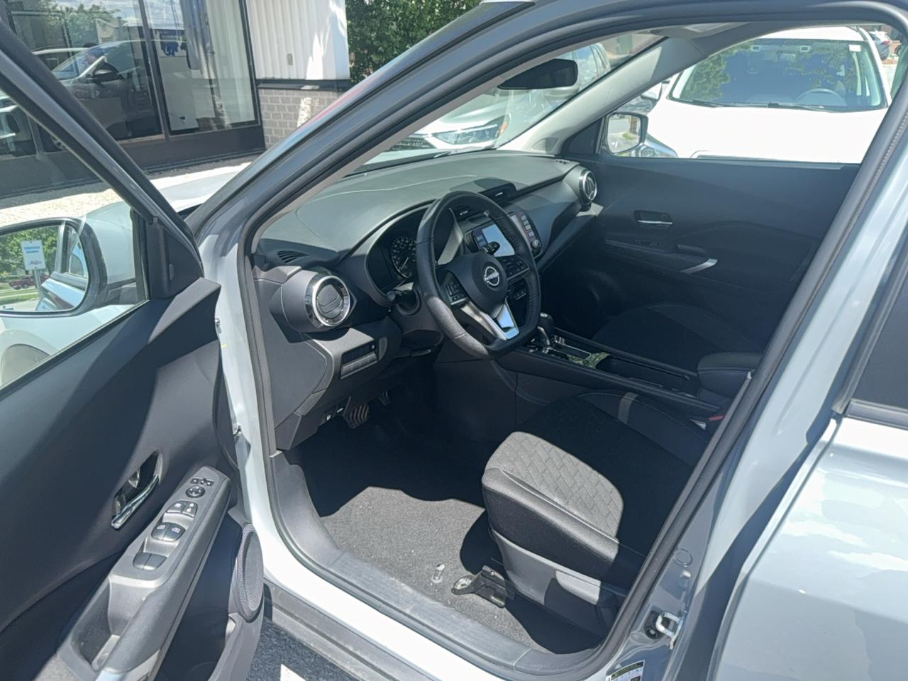 2025 Nissan Kicks Play SV Photo