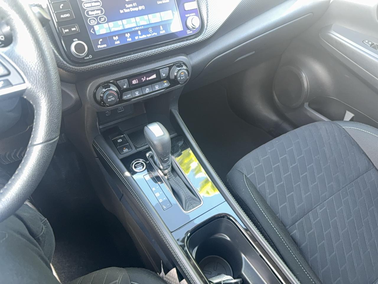 2025 Nissan Kicks Play SV Photo