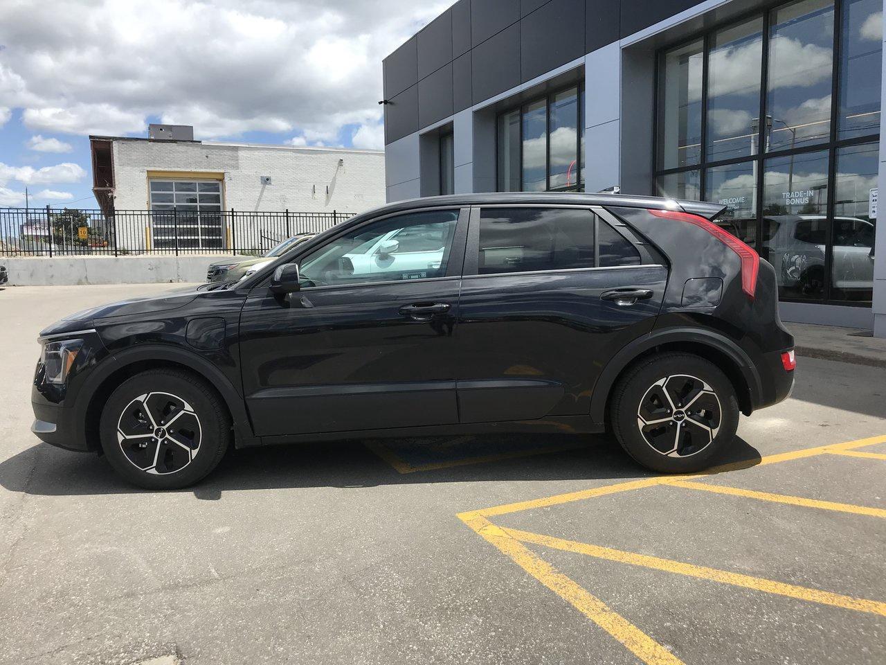 2025 Kia NIRO PLUG-IN Hybrid LX PHEV Pkg.   2.1L/100KM (Gas & Electric) Photo