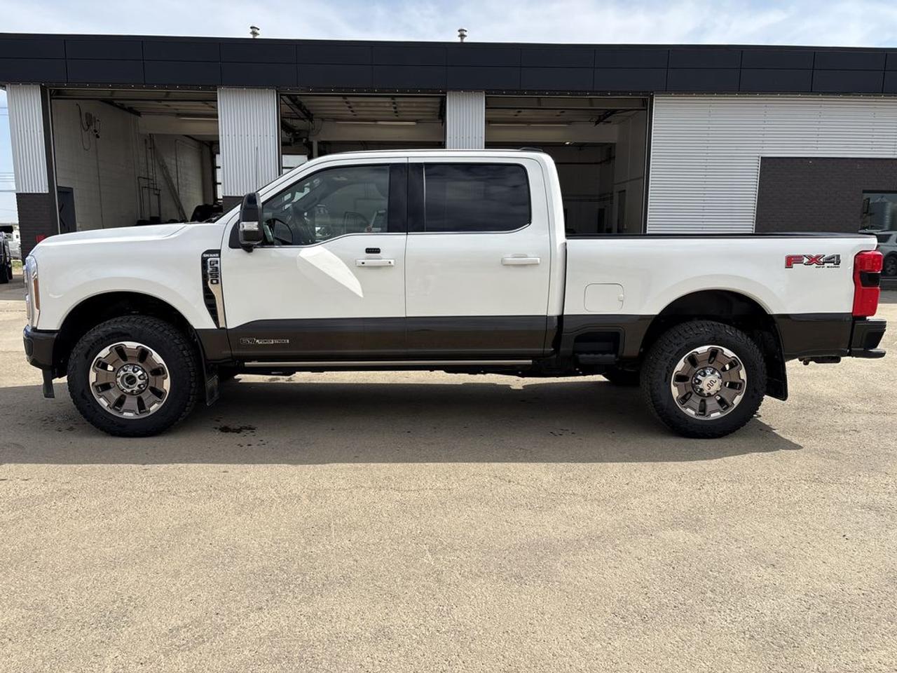 2025 Ford F-350 Super Duty SRW King Ranch Photo3