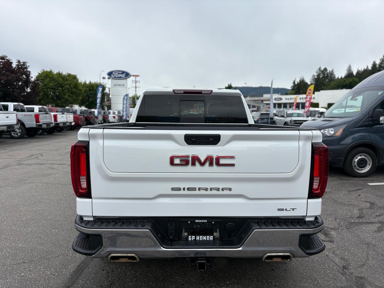 2025 GMC Sierra 1500 SLT Photo3