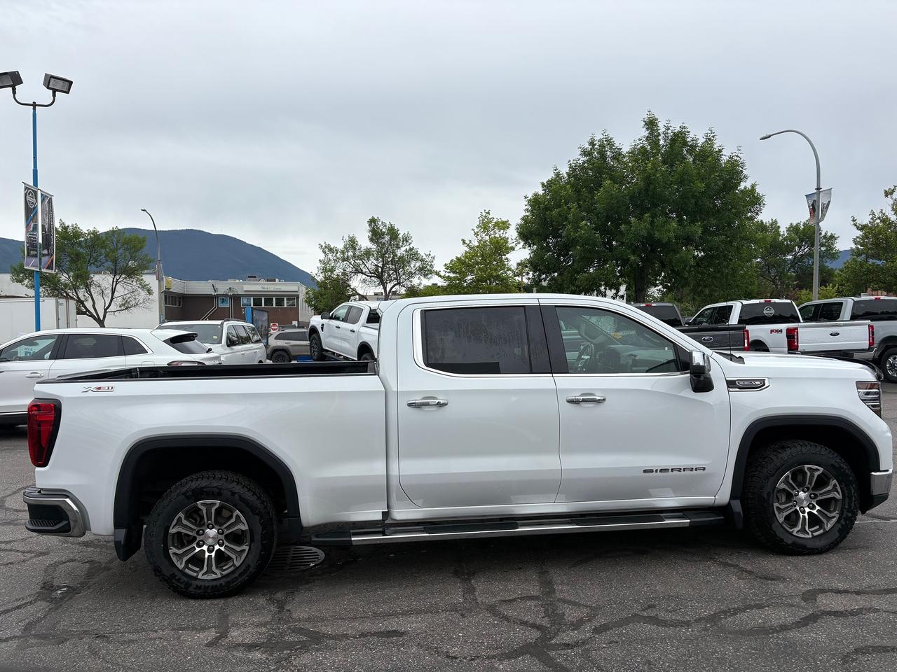 2025 GMC Sierra 1500 SLT Photo4