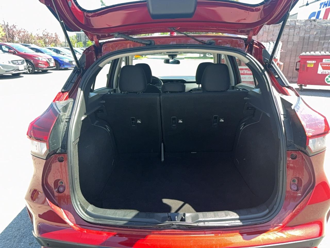 2025 Nissan Kicks Play SV