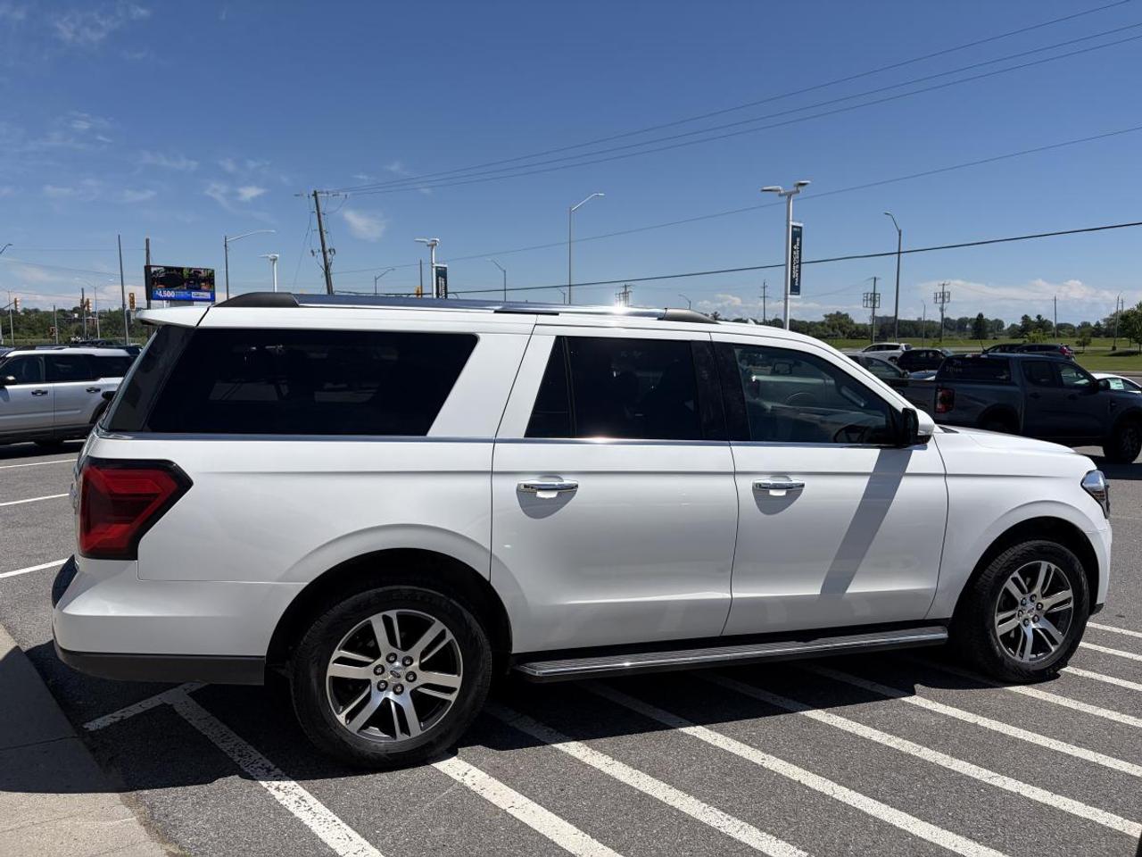2023 Ford Expedition Limited MAX Photo3