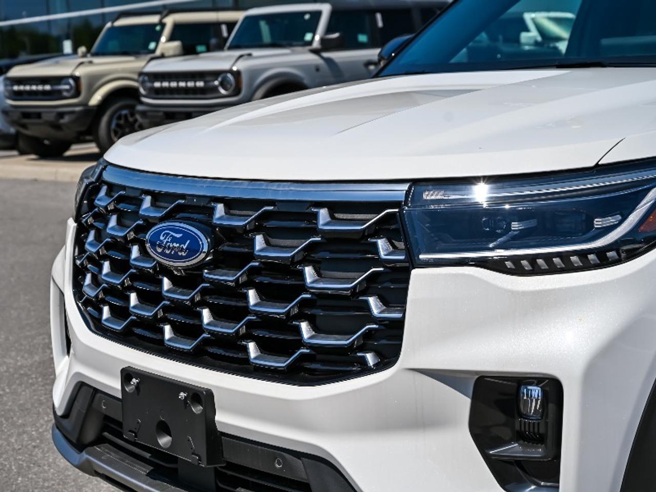 2026 Ford Explorer Platinum Photo