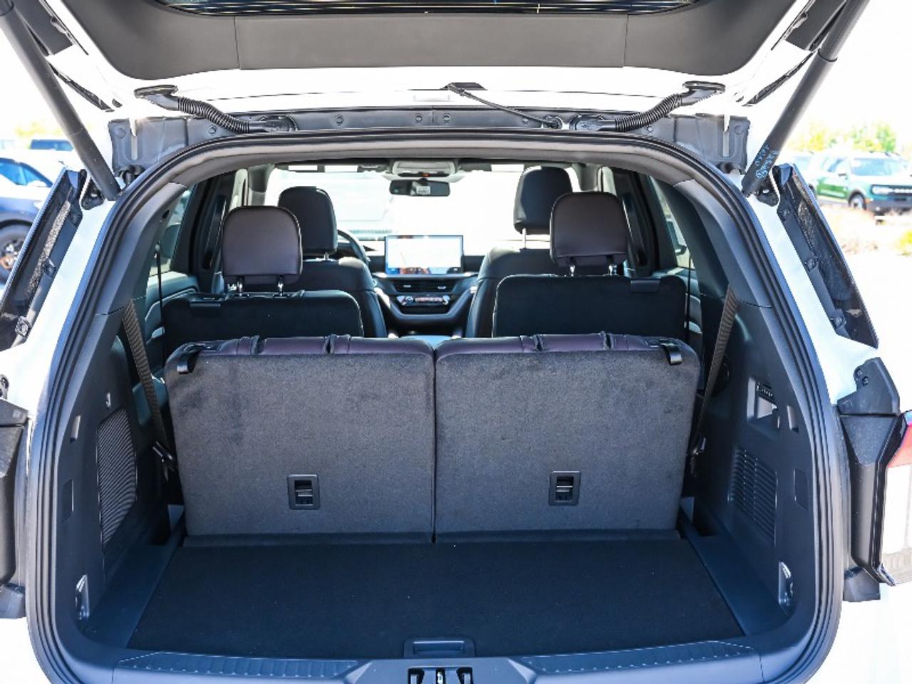 2026 Ford Explorer Platinum Photo
