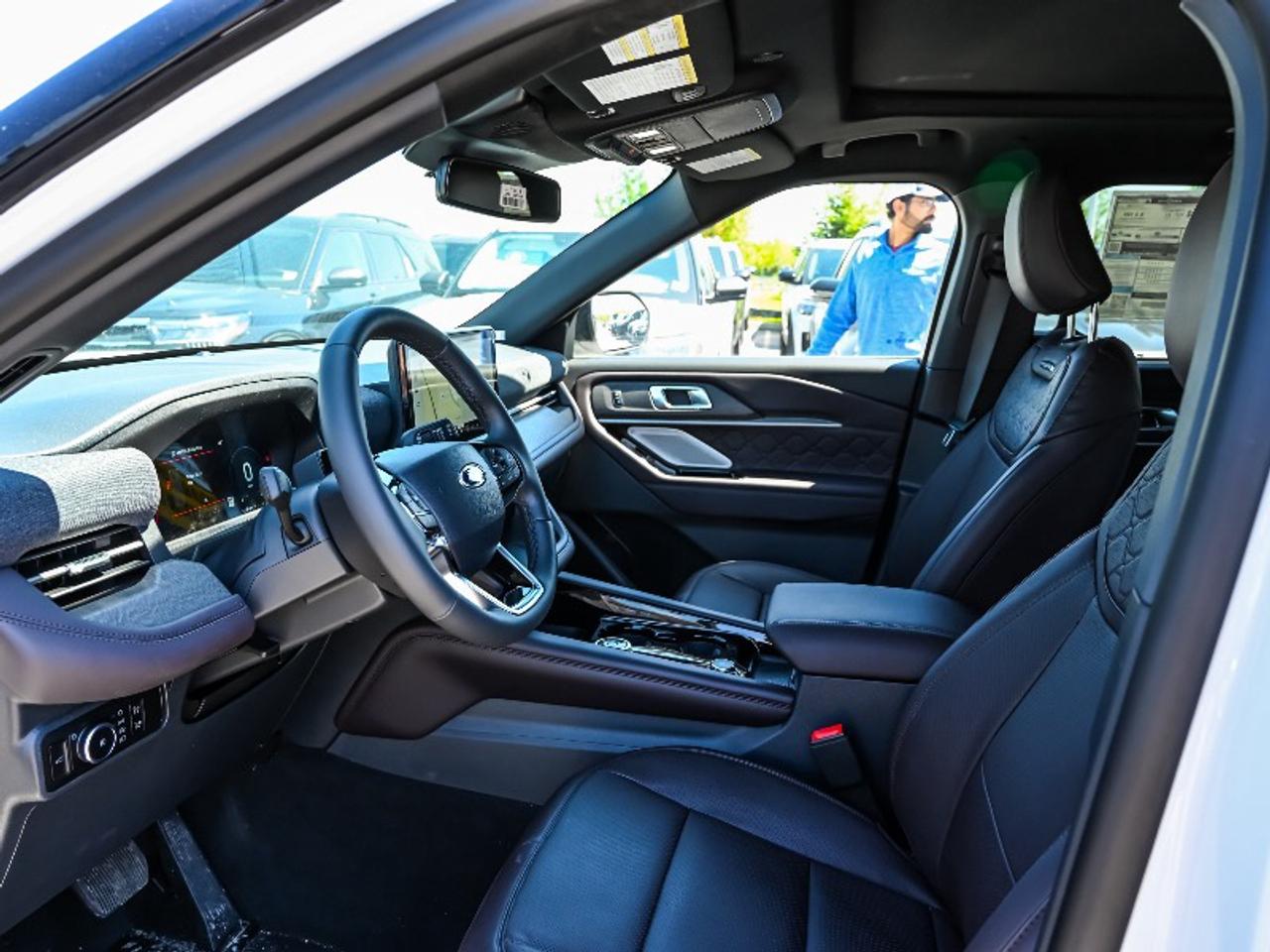 2026 Ford Explorer Platinum Photo