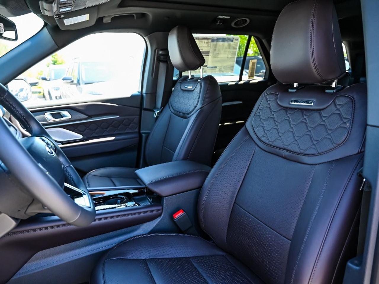 2026 Ford Explorer Platinum Photo
