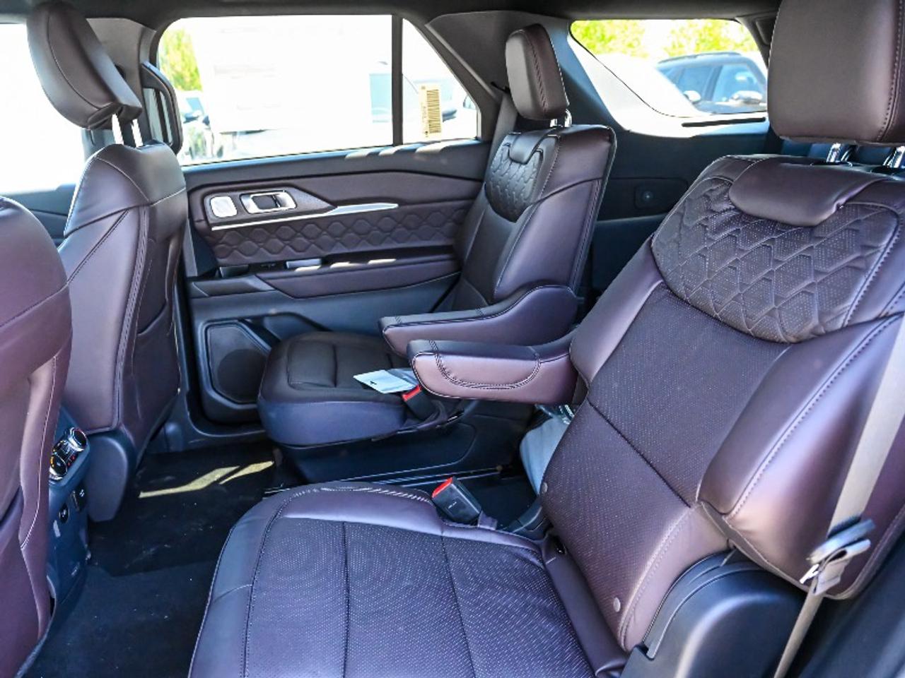 2026 Ford Explorer Platinum Photo