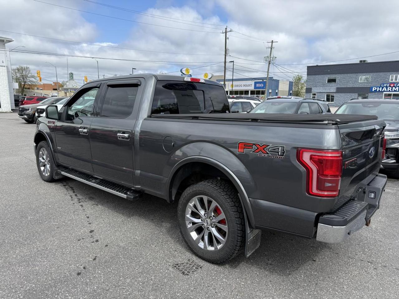 2017 Ford F-150 4WD SuperCrew 157" Lariat Photo