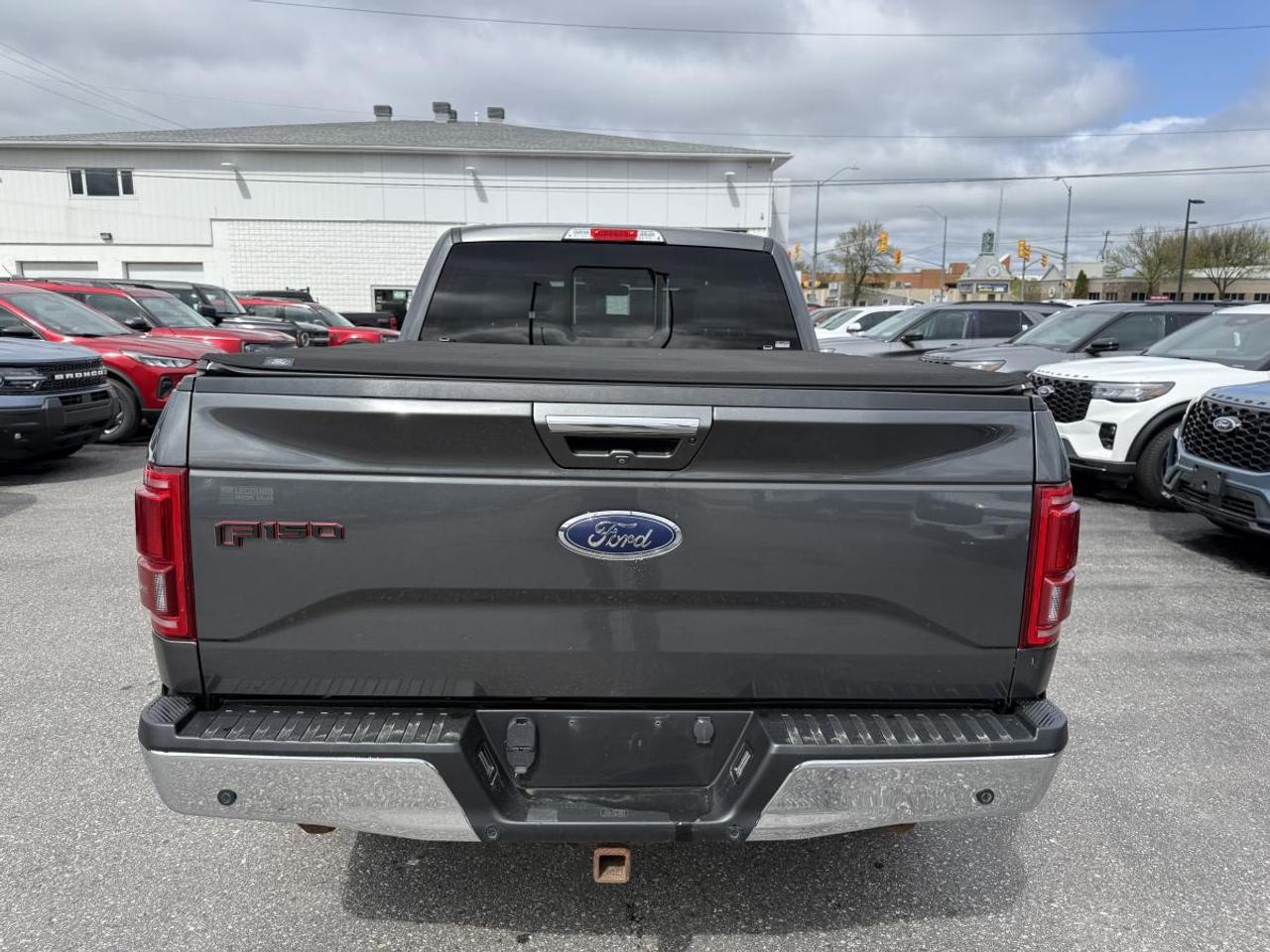 2017 Ford F-150 4WD SuperCrew 157" Lariat Photo3