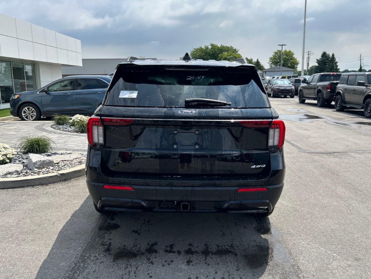 2026 Ford Explorer ST-Line 4WD Photo3