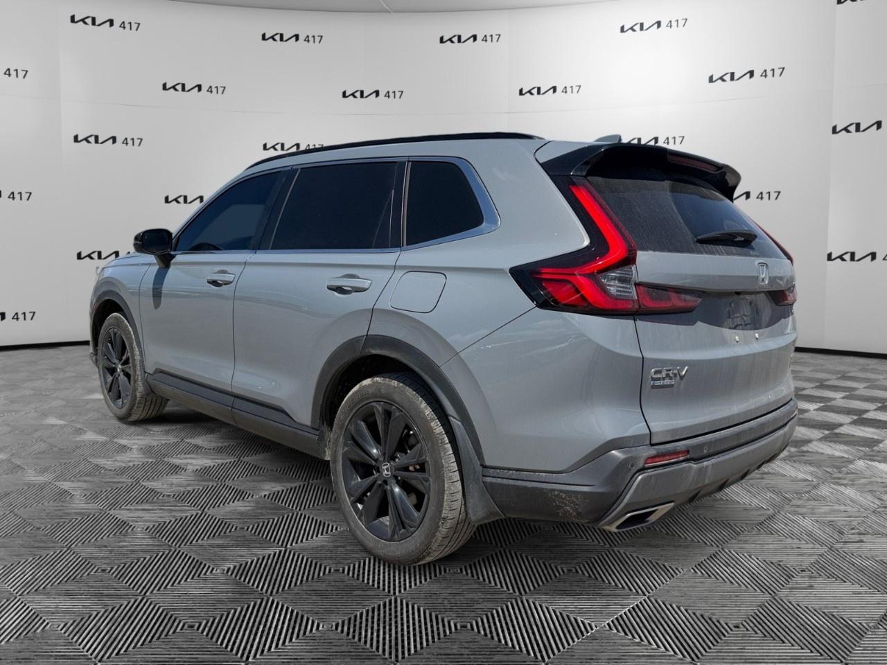 2024 Honda CR-V Hybrid Touring AWD Photo2