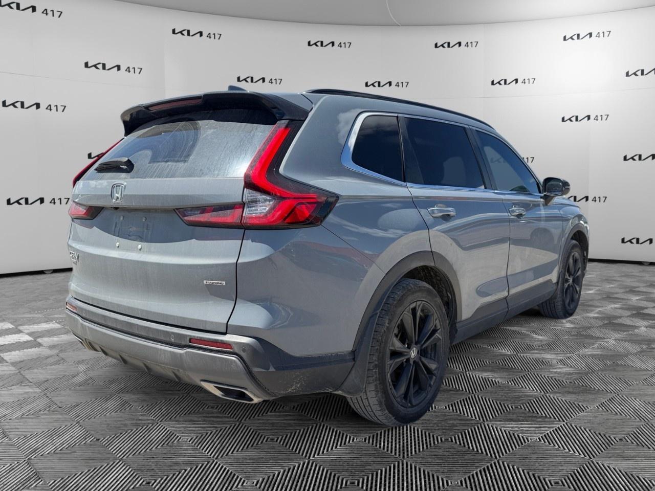 2024 Honda CR-V Hybrid Touring AWD Photo4