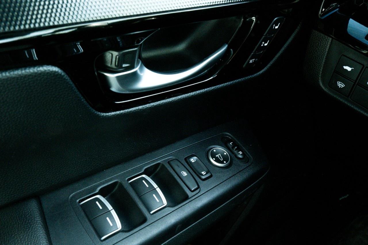 2024 Honda CR-V Hybrid Touring AWD Photo