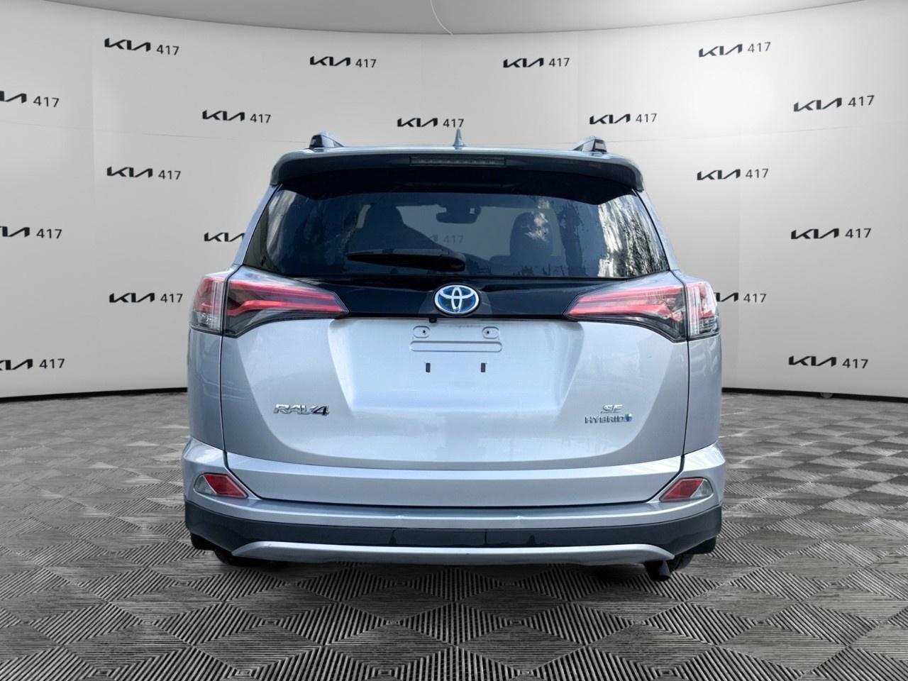 2017 Toyota RAV4 Hybrid 4dr SE Photo3